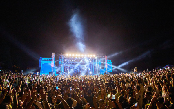 Η Θεσσαλονίκη υποδέχεται το καλοκαίρι με μια δωρεάν συναυλία από τους Nouvelle Vague