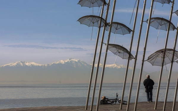 Καιρός: Συννεφιασμένο Σάββατο, με υψηλή για την εποχή θερμοκρασία