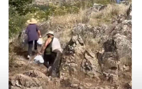 Τρίκαλα: Πλημμυροπαθείς ζουν στα μαντριά τους και κατεβαίνουν από το βουνό για νερό και φαγητό (βίντεο)