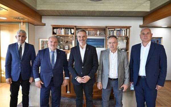 Συνάντηση Ζέρβα με τον Πρόεδρο της ΓΣΕΒΕΕ και εκπροσώπους ενώσεων από τον κλάδο της εστίασης