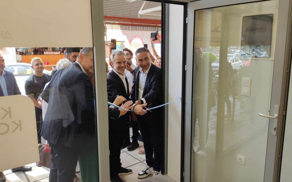 Θεσσαλονίκη: Εγκαινιάστηκε το κοινωνικό κομμωτήριο - Κ. Ζέρβας: Kυψέλη φροντίδας κι αξιοπρέπειας (βίντεο, φωτ.)