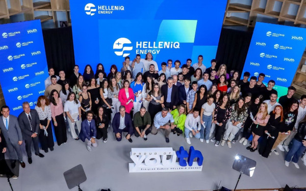 HELLENiQ ENERGY: Βράβευσε 360 αποφοίτους Λυκείων με το Proud of Youth