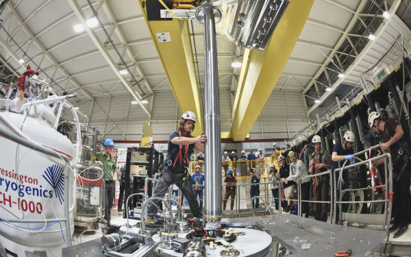 Η ανθρωπότητα μόλις έκανε ένα τεράστιο άλμα: Επιστήμονες στο CERN απέδειξαν πώς αντιδρά η αντιύλη