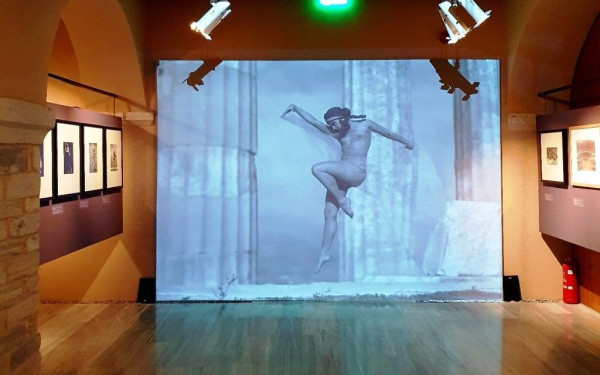 Δράμα: Το έργο της διάσημης φωτογράφου Nelly’s εκτίθεται στο Μαρμάρινο Σπίτι