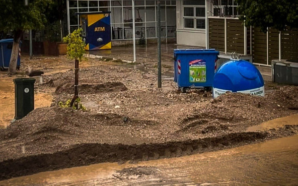 Συνεχίζονται με τη συνδρομή του στρατού οι εργασίες αποκατάστασης σε χωριά της βόρειας Εύβοιας