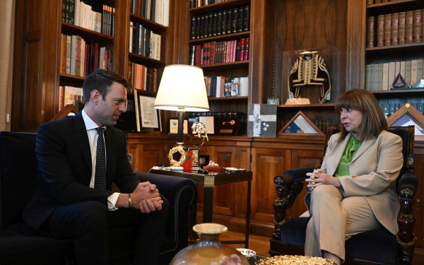 Πρώτη «γνωριμία» Στ. Κασσελάκη - Κ. Σακελλαροπούλου στο Προεδρικό Μέγαρο
