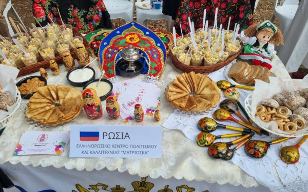 Στη Θεσσαλονίκη… μαζεύτηκαν οι κουζίνες του κόσμου - Σαρμαδάκια, ποντιακές πίτες και ζυμωτό ψωμί έγιναν ανάρπαστα