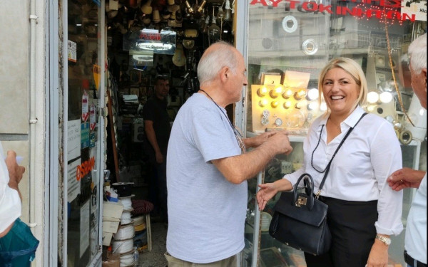 Στην αγορά της Ξηροκρήνης και της Ροτόντας η Μελίνα Δερμεντζοπούλου