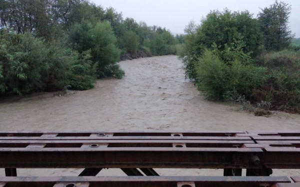Νύχτα αγωνίας στη Λάρισα και στη Φθιώτιδα: Εκκενώνονται χωριά - Πλημμύρισαν δρόμοι, χωράφια, έσπασαν αναχώματα (φωτ.)