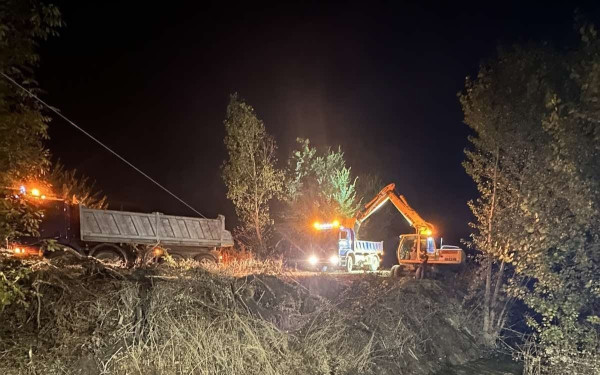 Σε ετοιμότητα οι αρχές στη Θεσσαλία ενόψει της κακοκαιρίας Elias: Νυχτερινές εργασίες καθαρισμού και αποκατάστασης (βίντεο, φωτ.)