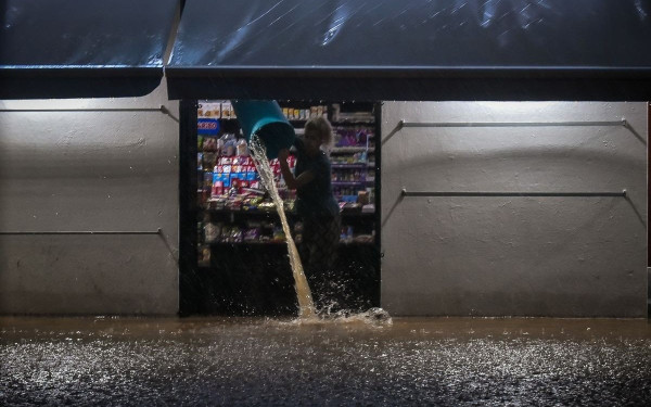 Κακοκαιρία Elias: Βούλιαξε στα νερά και τις λάσπες ο Βόλος - Εικόνες απόλυτης καταστροφής (βίντεο)