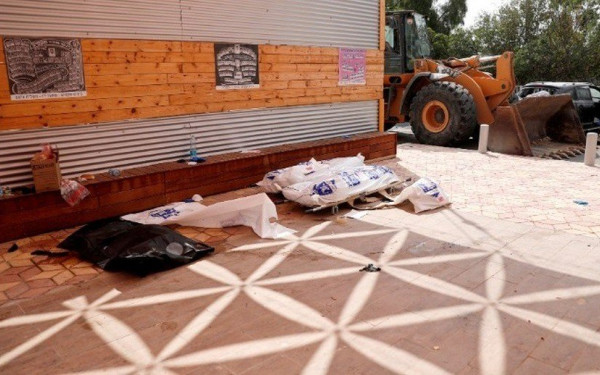 Ισραήλ: Πτώματα κατοίκων και μαχητών κείτονται στο έδαφος στο κιμπούτς Κφαρ Αζά