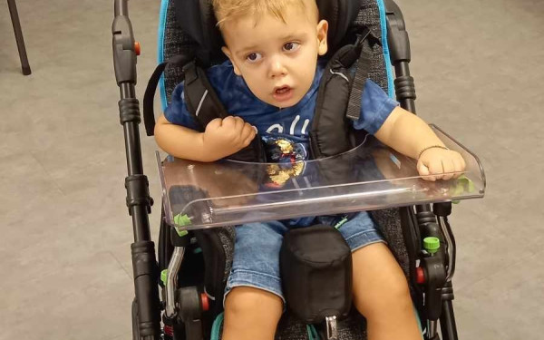 Λήμνος: Ο μικρός Άγγελος θα αποκτήσει το ειδικό αναπηρικό αμαξίδιο χάρη στην αγάπη του κόσμου 