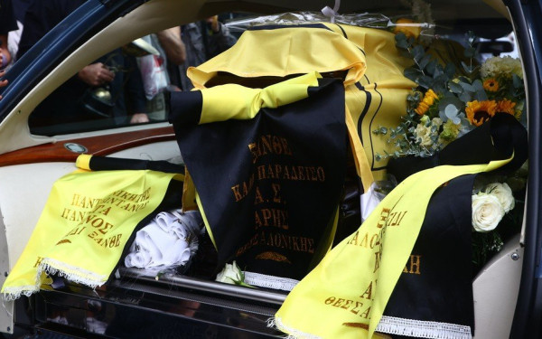 Στο Αλεξάνδρειο Μέλαθρο η σορός του Γιάννη Ιωαννίδη - Το τελευταίο χειροκρότημα στο γήπεδο όπου δοξάστηκε (βίντεο, φωτ.)