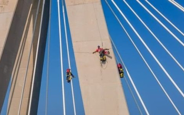 Εικόνες που «κόβουν την ανάσα» στη Γέφυρα Ρίου - Αντιρρίου (βίντεο)