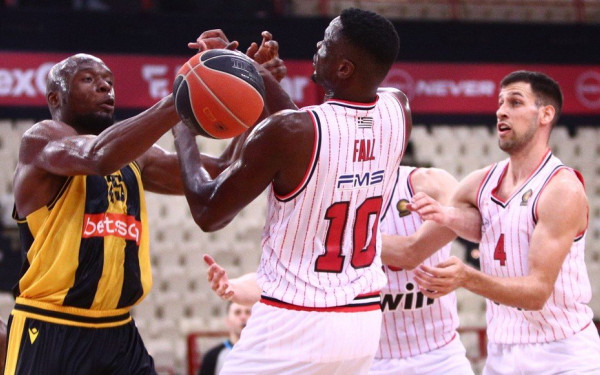 Μπάσκετ: Πήρε το ντέρμπι ο Ολυμπιακός, αήττητος και ο Προμηθέας Πατρών (βίντεο)