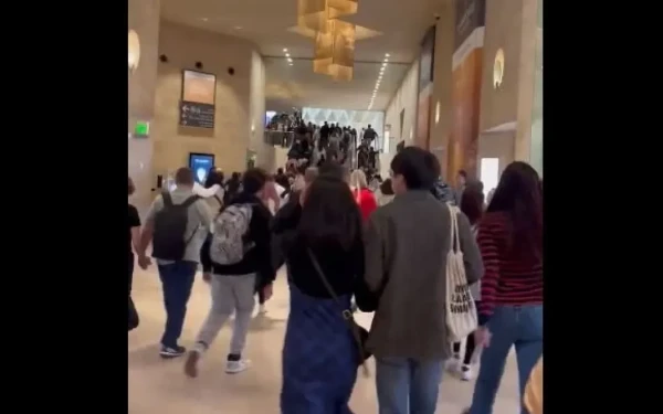 Γαλλία: Έκλεισε το Μουσείο του Λούβρου μετά από γραπτό μήνυμα  - Δείτε βίντεο από την εκκένωση 