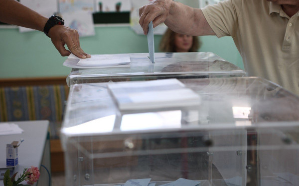 Δημοσκόπηση Opinion Poll: Προβάδισμα άνω των 14 μονάδων της ΝΔ από τον ΣΥΡΙΖΑ στην πρόθεση ψήφου