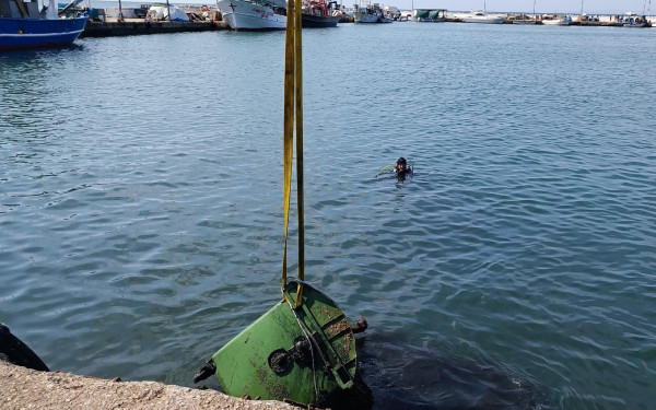 Περίπου 3 τόνοι απορριμμάτων μαζεύτηκαν από τη Ιχθυόσκαλα Νέας Μηχανιώνας