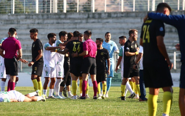 Super League 2: Ένταση, τρεις αποβολές και 0-0 στη Ν. Ευκαρπία (βίντεο)