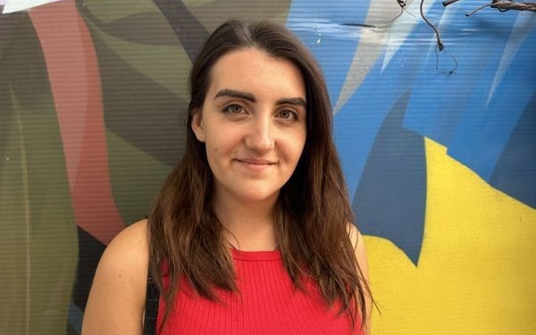 Θεσσαλονίκη: Η μουσικός από την Ουκρανία που τραγουδά στην Αριστοτέλους και ονειρεύεται την πατρίδα της