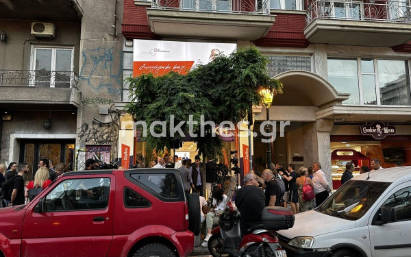 Αναμονή στο εκλογικό κέντρο του Κ. Ζέρβα