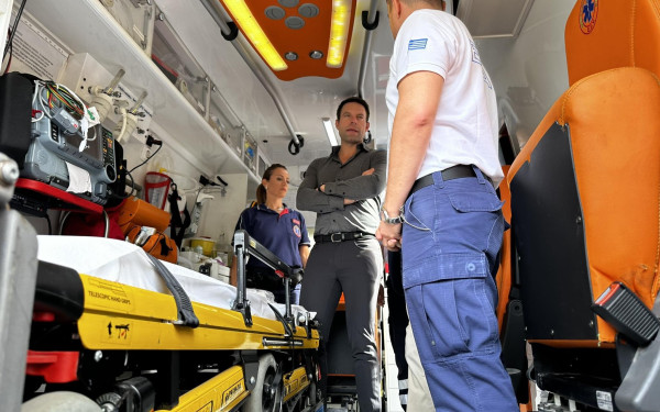 Θεσσαλονίκη: Στο πλευρό των διασωστών του ΕΚΑΒ ο Στέφανος Κασσελάκης (βίντεο, φωτ.)