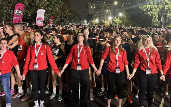 Διεθνής Ημιμαραθώνιος Θεσσαλονίκης: Ρεκόρ συμμετοχής από 8.500 δρομείς στον αγώνα των 5 χιλιομέτρων (βίντεο)