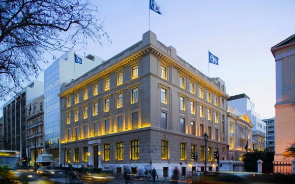 UniCredit: Ποιά είναι η πανευρωπαϊκή Τράπεζα που επενδύει στο εγχώριο τραπεζικό σύστημα μετά από 17 χρόνια