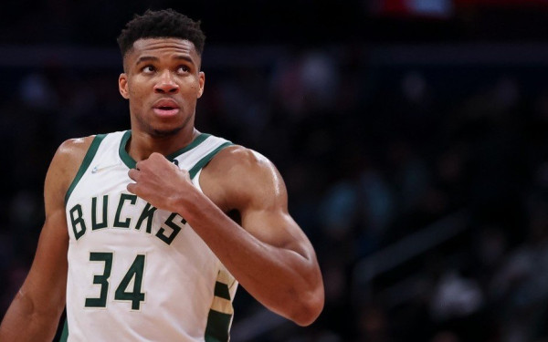 Κίνηση-έκπληξη από τον Αντετοκούνμπο: Υπέγραψε ως το 2028 με το Μιλγουόκι (βίντεο)