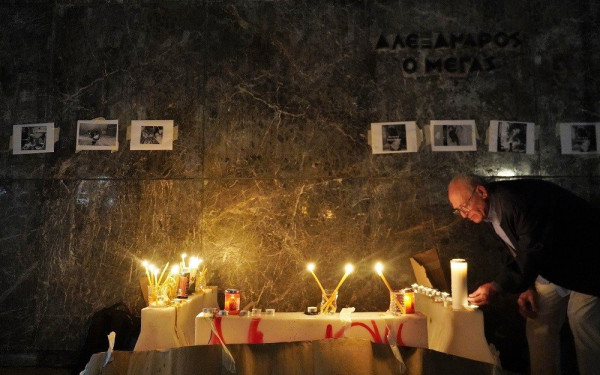 Θεσσαλονίκη: Ένα κεράκι για τους νεκρούς στη Μέση Ανατολή (φωτ.)