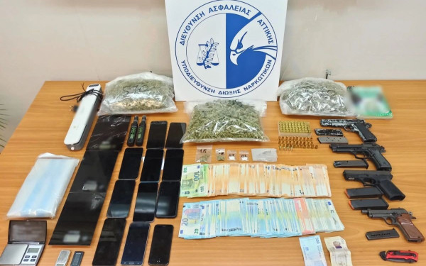 Βρέθηκε ολόκληρο εργαστήριο κάνναβης σε σπίτι στη Νέα Μάκρη (βίντεο & φωτ.)