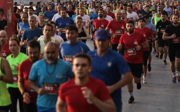 Τις 18.000 έφτασαν οι συμμετοχές στο Διεθνή Νυχτερινό Ημιμαραθώνιο Θεσσαλονίκης