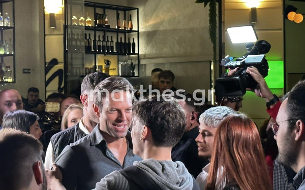 Στο κέντρο της Θεσσαλονίκης ο Στ. Κασσελάκης συζήτησε με νέους της πόλης (βίντεο & φωτ.)