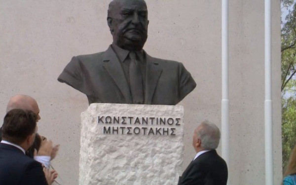 Αλβανία: Εγκαίνια προτομής του Κωνσταντίνου Μητσοτάκη στη Δεβιτσάνη - Δείτε βίντεο