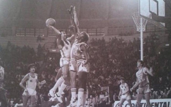 Ο Γκάλης θυμήθηκε τη μονομαχία του με τον Μάικλ Τζόρνταν στο Αλεξάνδρειο (βίντεο)