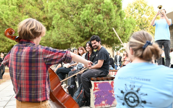 43 Ολλανδοί μουσικοί δρόμου έφεραν την «Οδύσσειά» τους στη Θεσσαλονίκη (φωτ.)