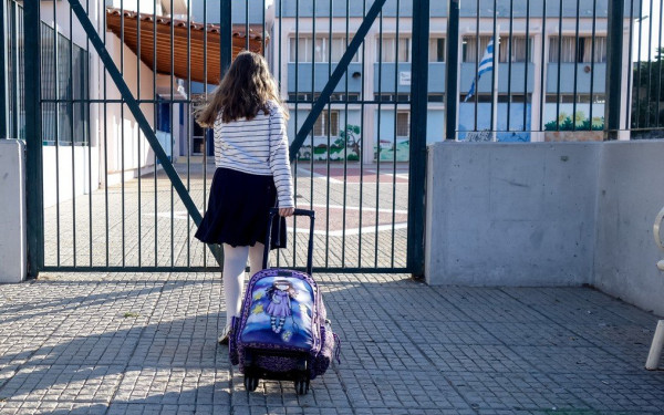 Σχολεία: Επιστροφή στα θρανία σήμερα για τους μαθητές - Σε ποιες περιοχές δεν θα ανοίξουν οι σχολικές αίθουσες
