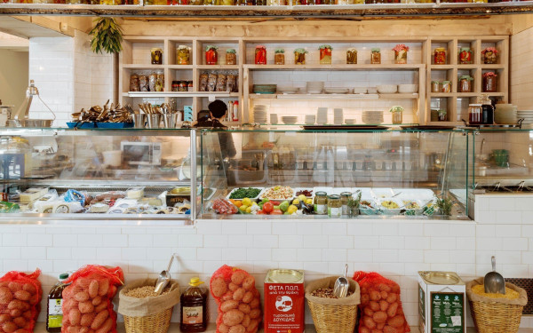 Το Τσιρ Τσιρ Μεζέ στον Εύοσμο, ένα στέκι ιδανικό για μοίρασμα γύρω από το τραπέζι