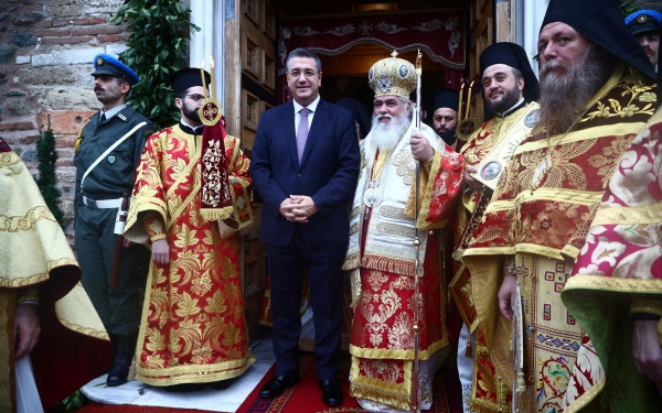 Απόστολος Τζιτζικώστας: Κοιτάμε μπροστά