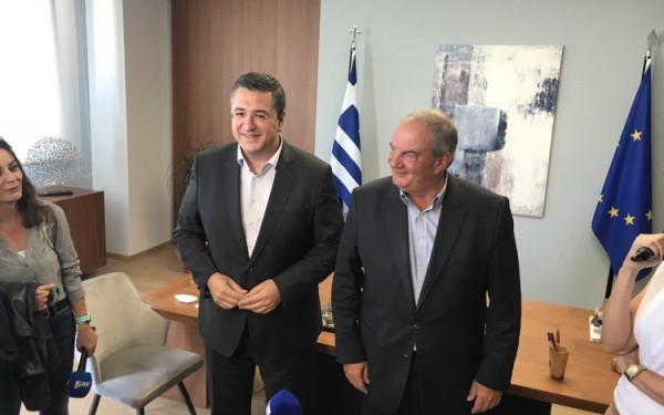 Τετ-α-τετ Τζιτζικώστα-Καραμανλή: Τι συζήτησαν οι δύο άνδρες (φωτ.)