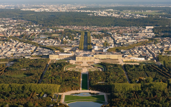 Γαλλία: Άνοιξε ξανά το Παλάτι των Βερσαλλιών μετά την απειλή για βόμβα