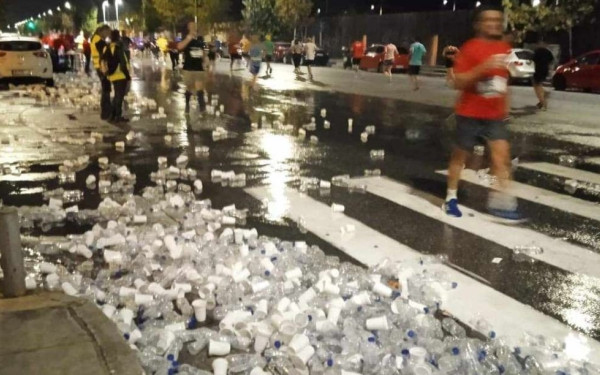 Θεσσαλονίκη: Τα σκουπίδια που άφησε πίσω του ο Διεθνής Νυχτερινός Ημιμαραθώνιος - Δείτε εικόνες
