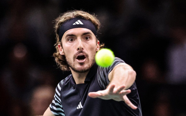 Τένις: Πανηγυρική πρόκριση του Τσιτσιπά στα ημιτελικά του Παρισιού (βίντεο)