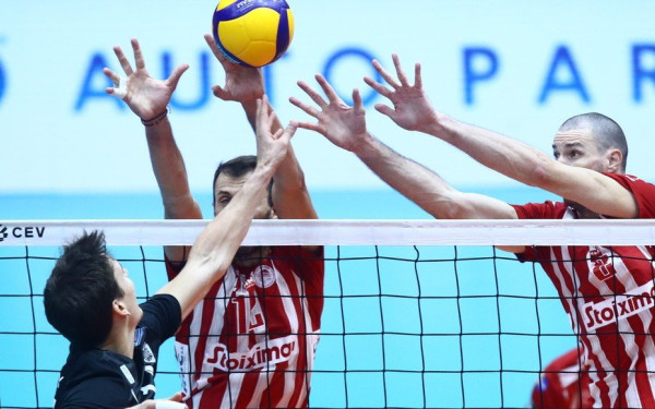 Βόλεϊ: Πλήρωσε τα λάθη του ο ΠΑΟΚ και ηττήθηκε 3-0 από τον Ολυμπιακό (βίντεο)