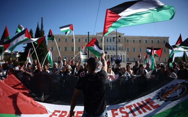 Πορεία στην πρεσβεία του Ισραήλ: «Στη Γάζα χτυπάει του κόσμου η καρδιά, με την Παλαιστίνη ως τη λευτεριά» (Βίντεο)