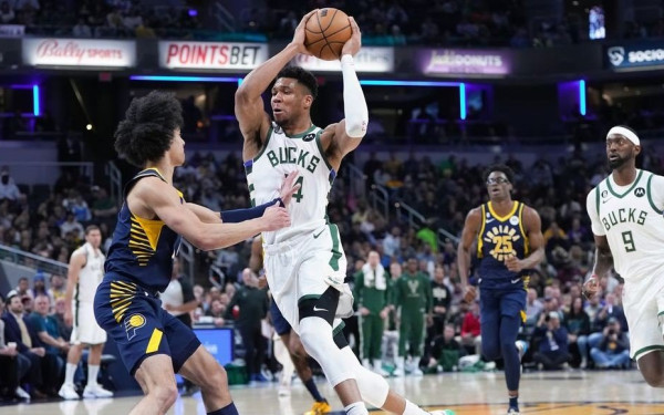 ΝΒΑ: Ο τρομερός Αντετοκούνμπο έριξε 54άρα, αλλά οι Μπακς έχασαν (βίντεο)