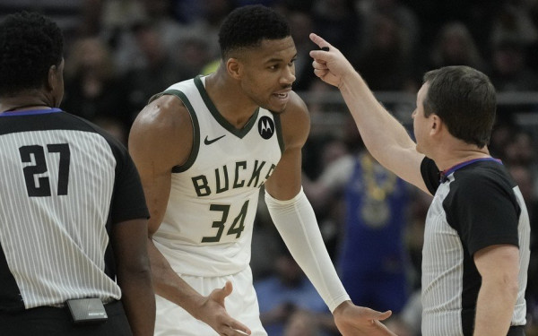 ΝΒΑ: Ο Αντετοκούνμπο αποβλήθηκε, αλλά οι Μπακς γλίτωσαν το κάζο (βίντεο)