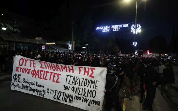 Αθήνα - Επεισόδια στην πλατεία Βικτωρίας: Σοκαριστικό βίντεο με τον άγριο ξυλοδαρμό πολίτη από αστυνομικούς - Διατάχθηκε ΕΔΕ