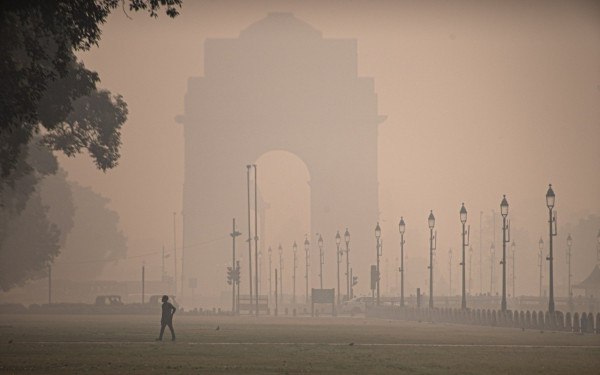 Ινδία: Το Νέο Δελχί θα περιορίσει τη χρήση αυτοκινήτων για να μειώσει την ατμοσφαιρική ρύπανση
